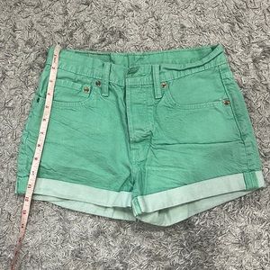 Womesn Levi's Jeans Short Green  Size 27